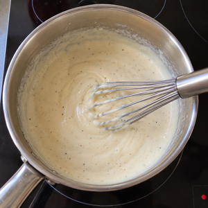une sauce béchamel ou sauce blanche